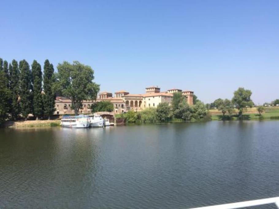 Appartamento Fronte Parco Hofer: Bici e Parcheggio Inclusi Mantova Exterior photo